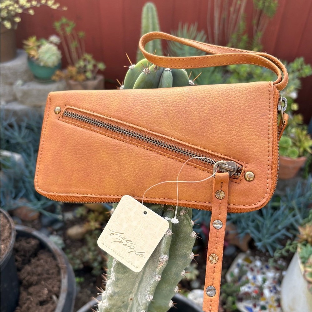 Free People Distressed Wallet - Picture 6 of 11